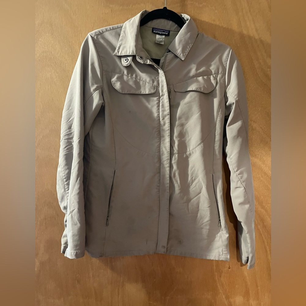 Patagonia women’s M jacket only worn a handful of times